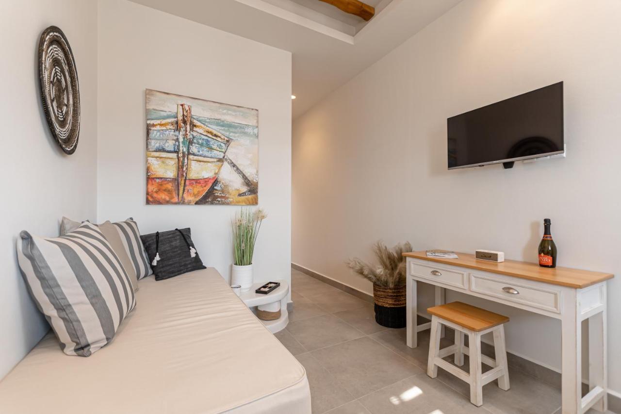 Porto Dema Luxury Suites Schoinoussa 외부 사진