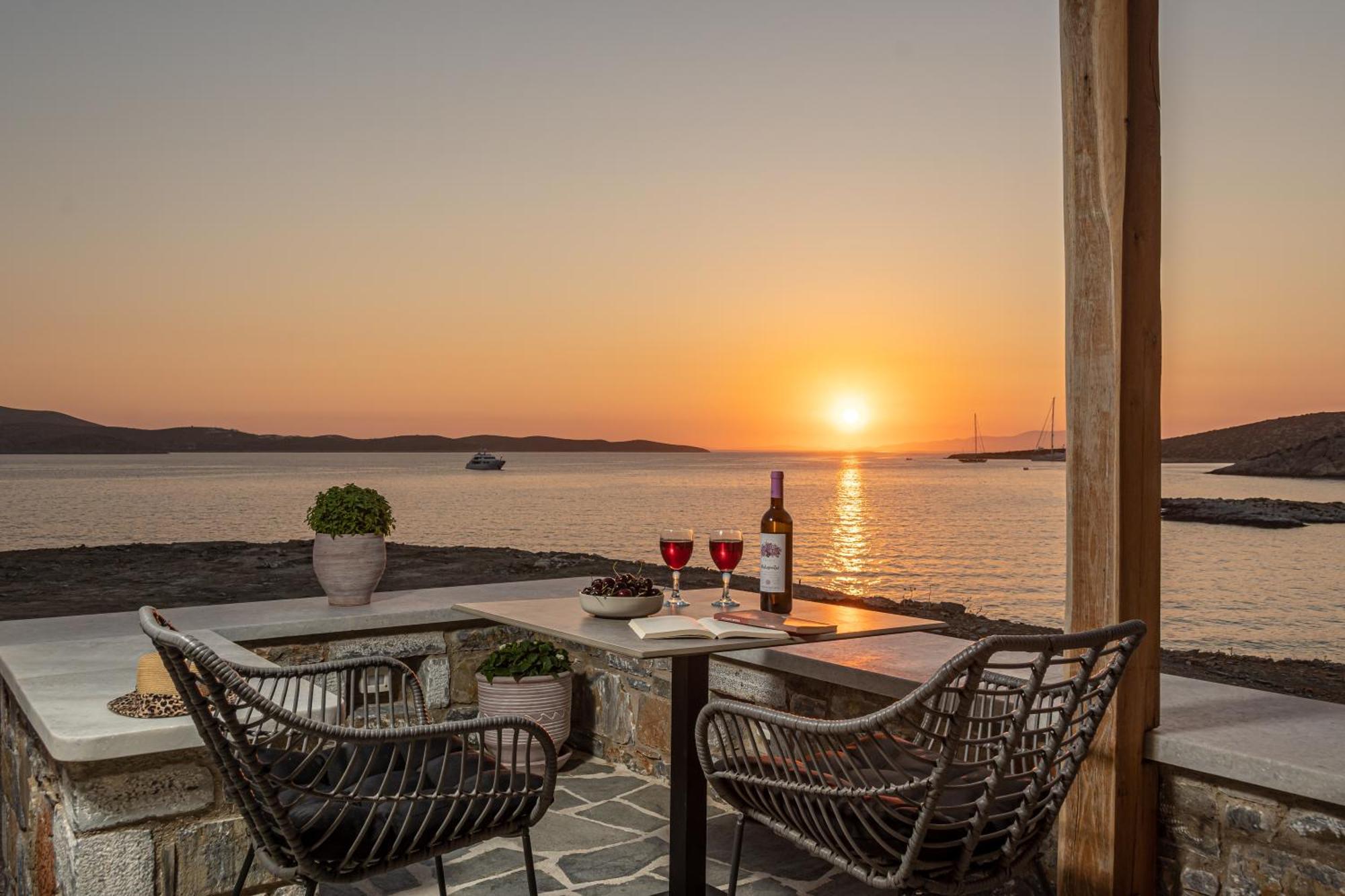Porto Dema Luxury Suites Schoinoussa 외부 사진