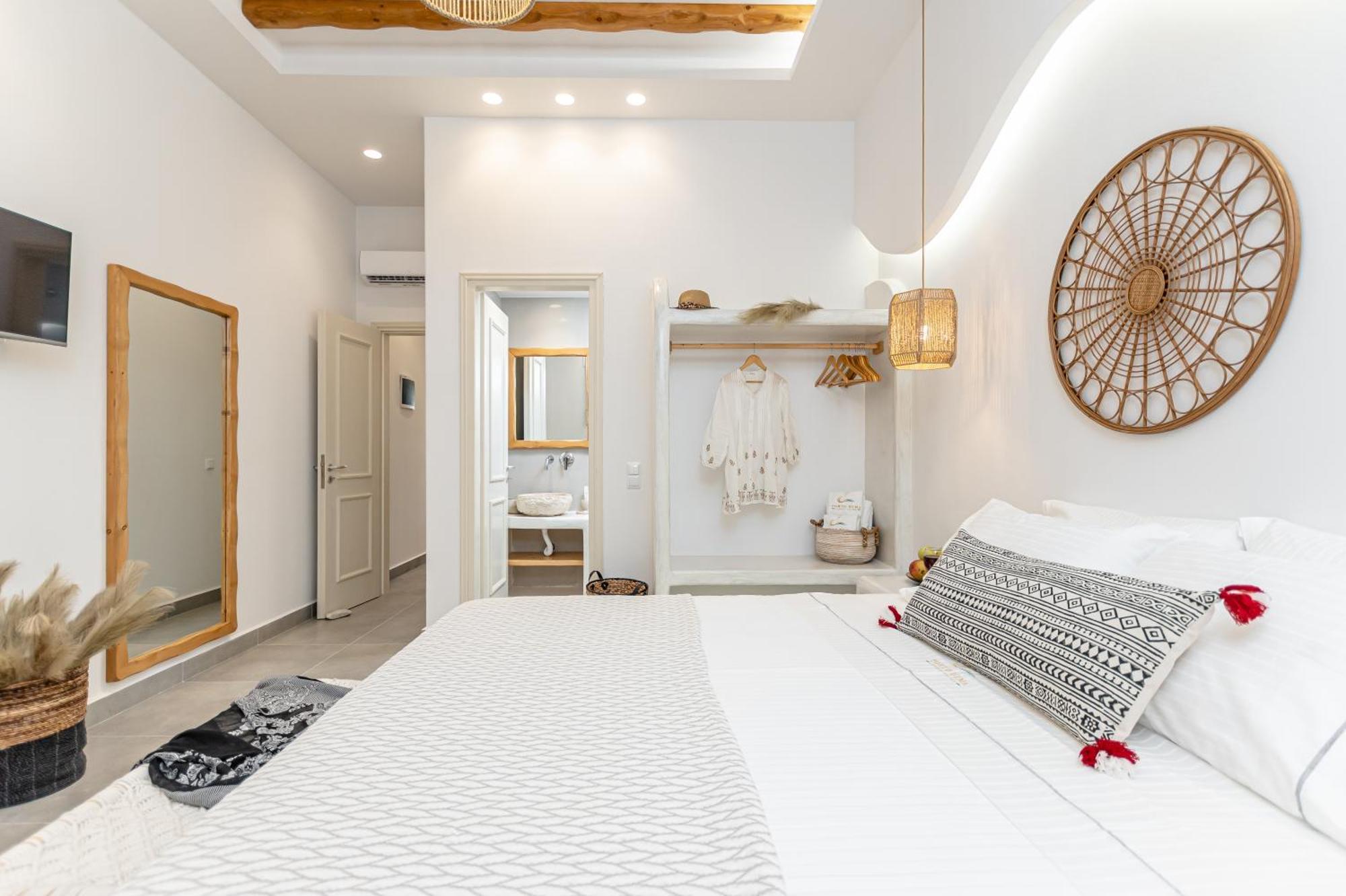 Porto Dema Luxury Suites Schoinoussa 외부 사진
