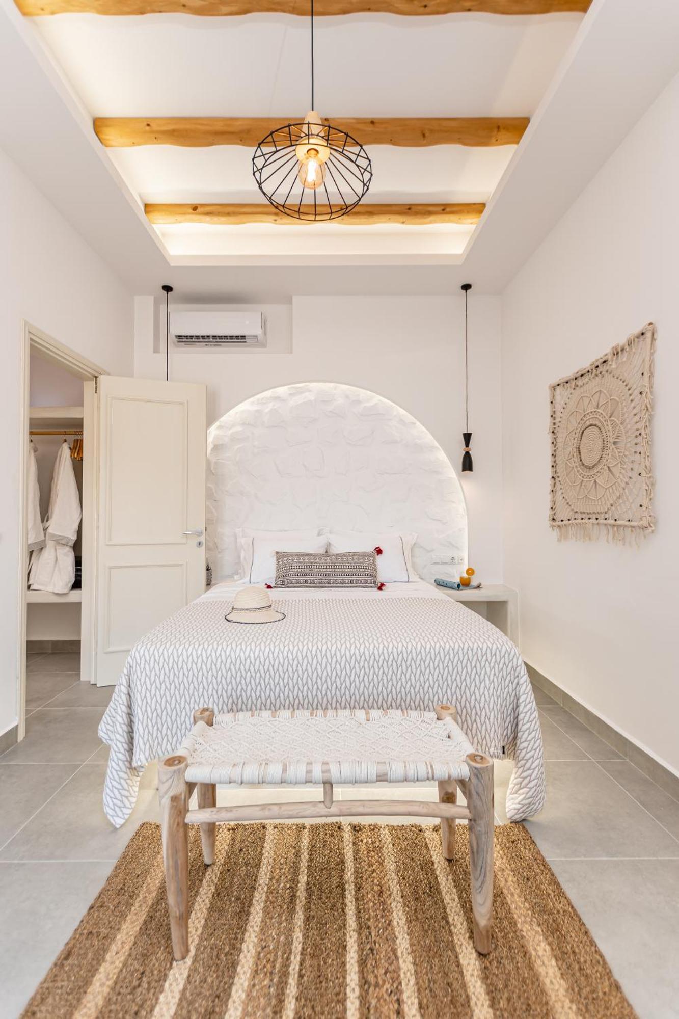 Porto Dema Luxury Suites Schoinoussa 외부 사진