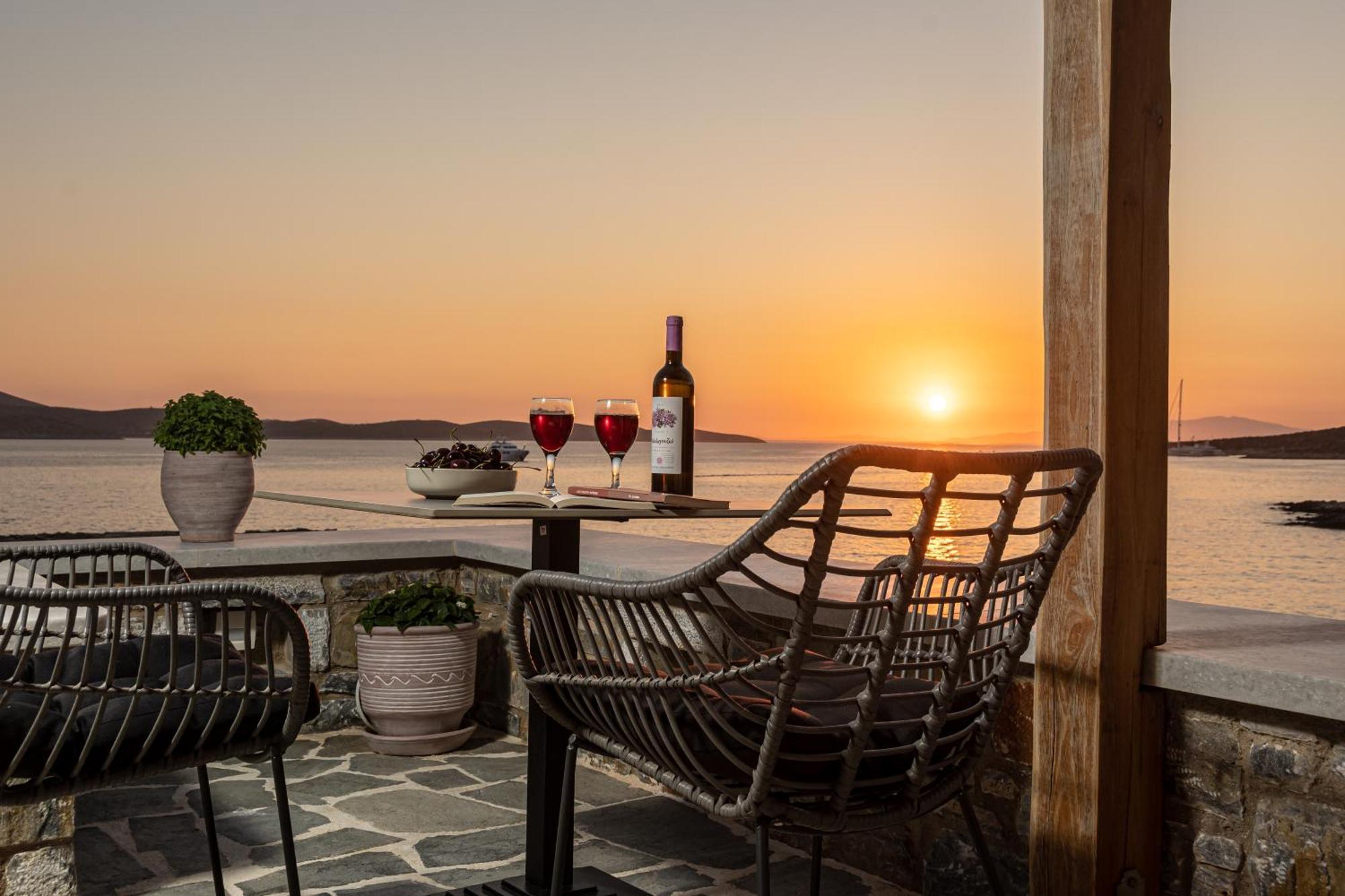 Porto Dema Luxury Suites Schoinoussa 외부 사진